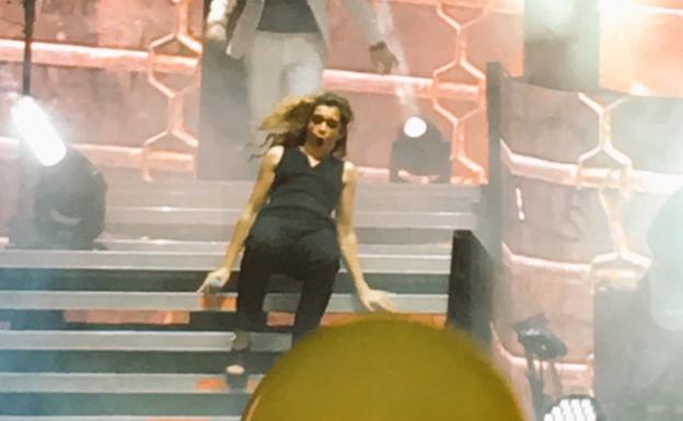 La caída de Amaia en el concierto de 'OT' en Málaga