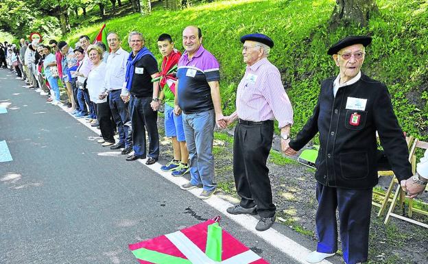 El PNV moviliza a sus principales cargos institucionales en la cadena soberanista