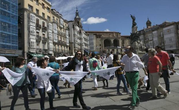 Gure Esku Dago pide perdón a los bares de Vitoria a los que reclamó el 10% de su recaudación durante la cadena humana