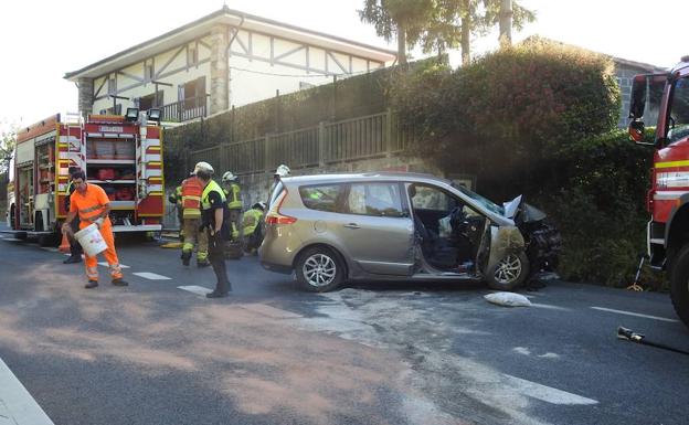 Cinco heridos tras empotrarse contra un muro en la subida de Santo Domingo en sentido Bilbao