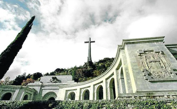 El Gobierno confirma que exhumará los restos de Franco con o sin el apoyo del PP