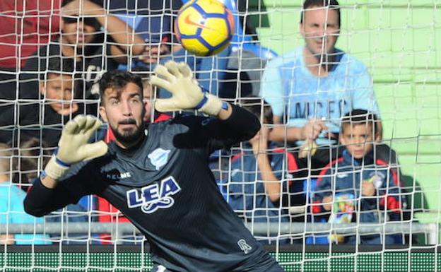 El Sevilla no activará el fichaje de Pacheco hasta que resuelva el futuro de Sergio Rico