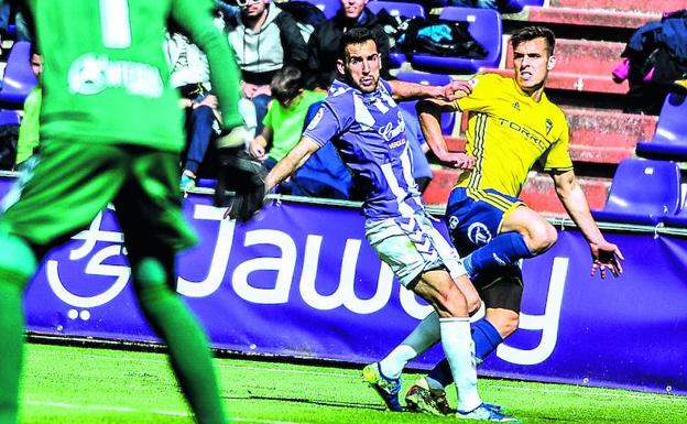 El Alavés pretende a Brian Oliván para completar el carril zurdo de su defensa