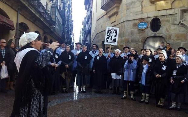 El coro de Arratia canta a Santa Águeda en Catania