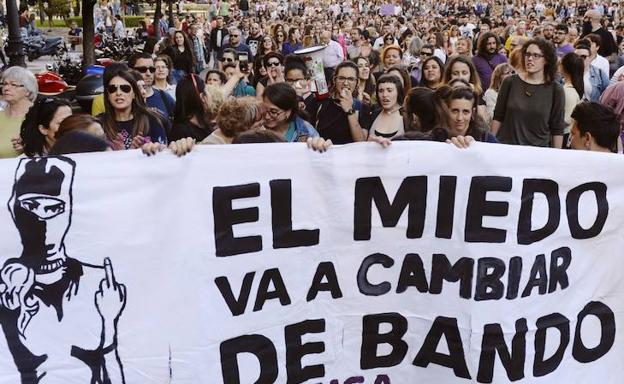 «Que en San Fermín nadie nos imponga una camiseta negra», dicen las feministas