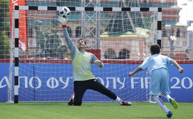 Jorge Campos: «No sé qué pasó para que Casillas no viniese al Mundial»