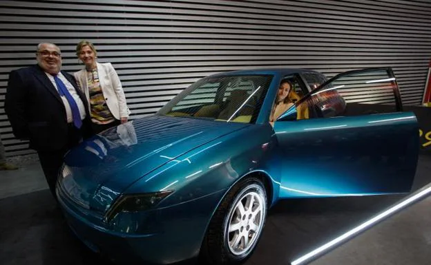 Sale a la luz el prototipo del coche diseñado por López Arriortua 20 años después