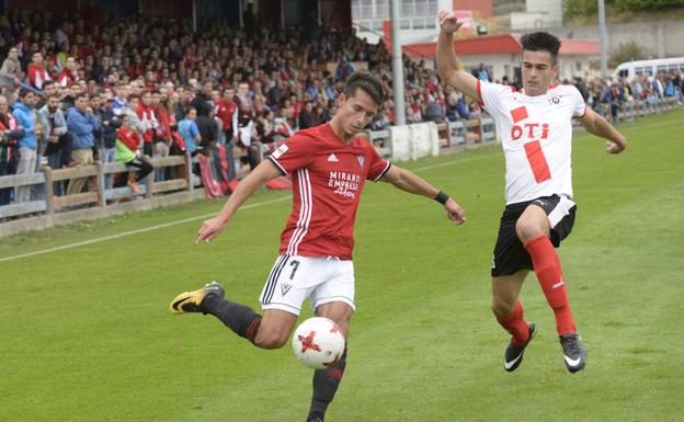 El Mirandés inicia el desembarco de jugadores sub-23 con la incorporación de Jon Irazabal