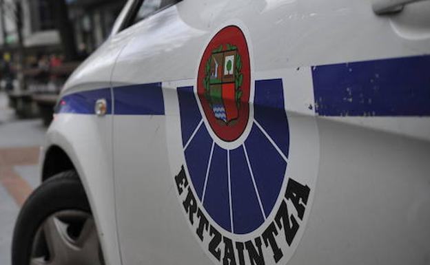 «Vimos cómo la tenía cogida del pelo y le daba tirones fuertes»