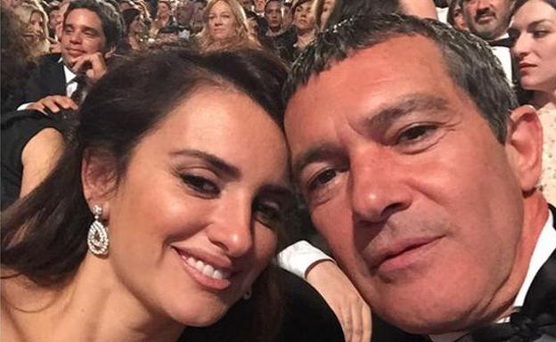 Antonio Banderas y Penélope Cruz se cuelan en los premios Emmy