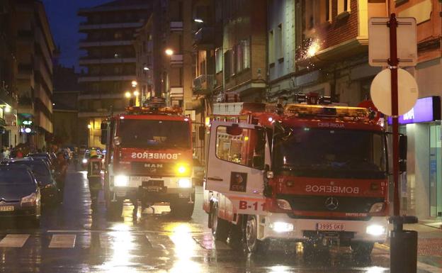 Un cortocircuito mantiene en vilo una hora a los vecinos de la Avenida de La Rioja de Haro