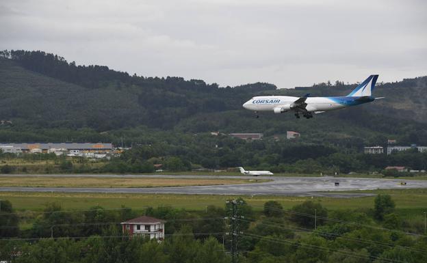 Aena alertó de que abrir un vertedero en Mallabia supondría un riesgo para los aviones por la proliferación de aves