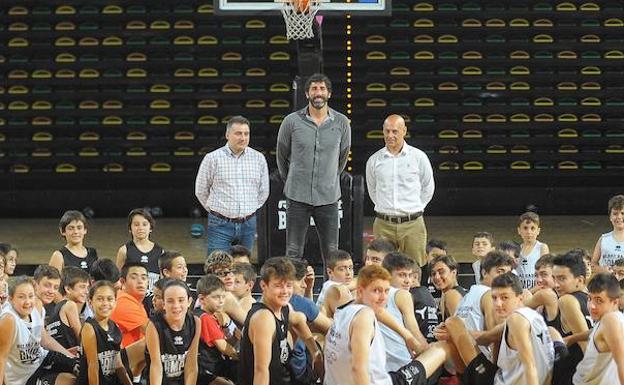 La era Mumbrú en el Bilbao Basket se estrenará en Oviedo