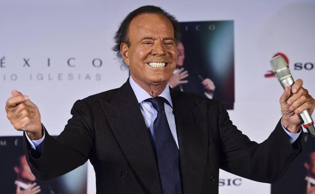 Julio Iglesias marea la perdiz con su paternidad