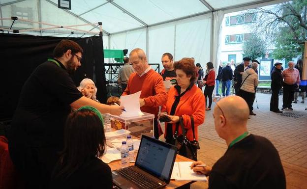 Madrid rechaza la consulta a los barrios sobre la segregación de Usansolo