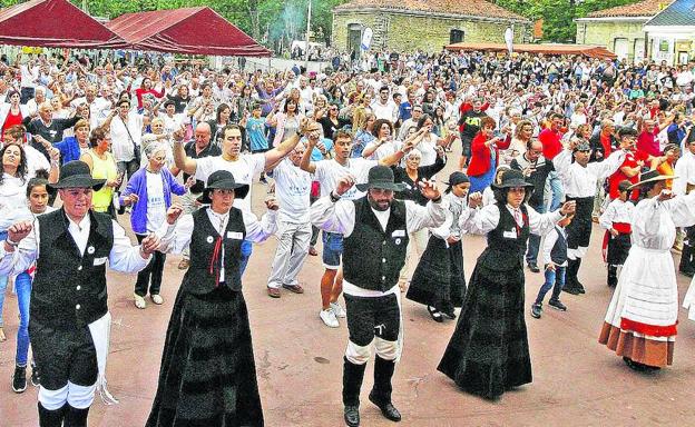 Una muiñeira con récord de danzantes en Vitoria