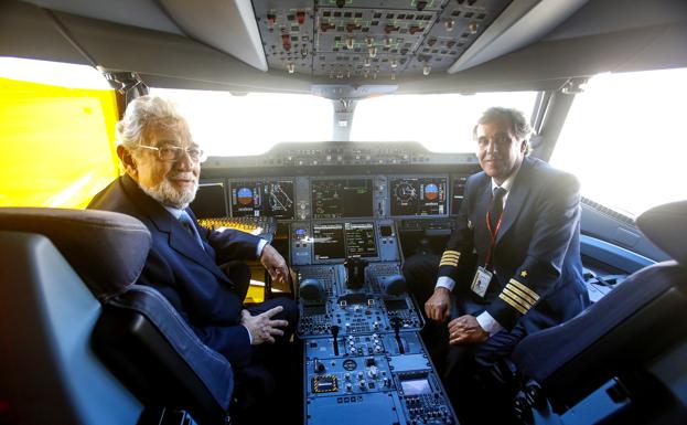 Plácido Domingo da su nombre al primer Airbus A350 de Iberia