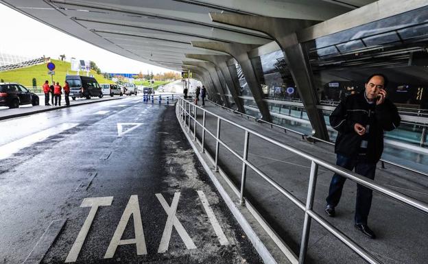 Los taxistas vizcaínos se suman a la huelga contra las licencias de Uber y Cabify