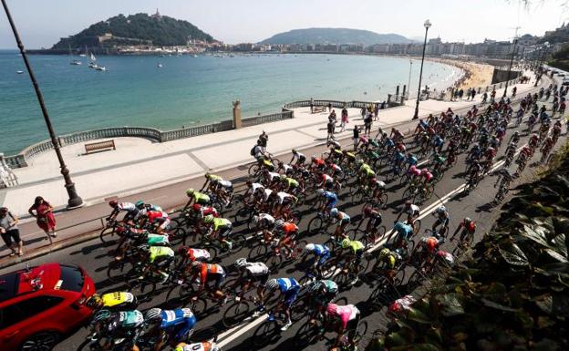 Alaphilippe vence en un accidentado final de la Clásica de San Sebastián