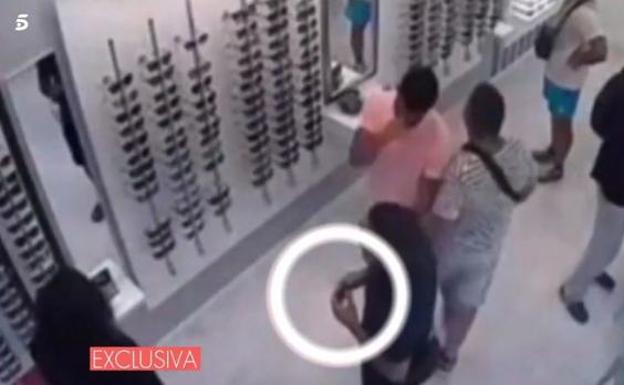 Se filtran las imágenes de los miembros de 'La Manada' robando gafas 24 horas antes de cometer el abuso sexual en San Fermín