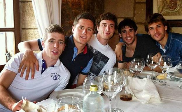 Kepa, en el club de Laporte, Herrera, Llorente, Javi Martínez y Amorebieta