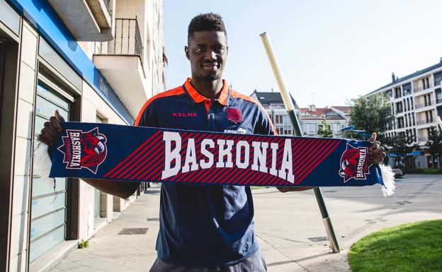 El Baskonia cede a Youssoupha Fall al Strasbourg francés