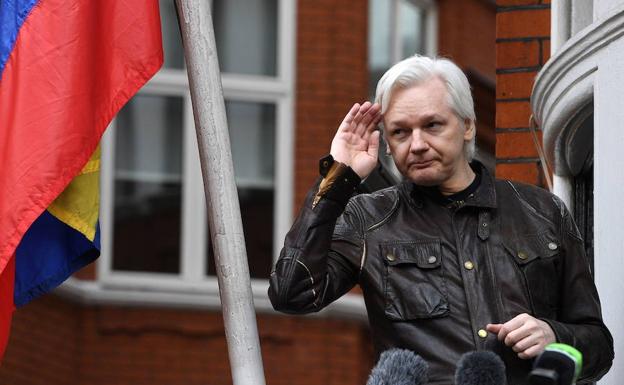 Assange, viacrucis y crucifixión