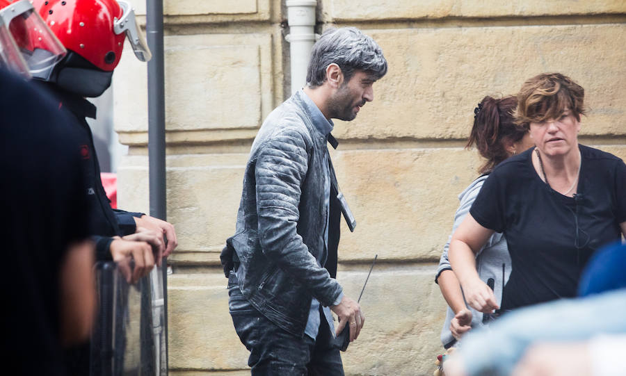 Vitoria revive el 'día del guarro' por el rodaje de 'El silencio de la ciudad blanca'