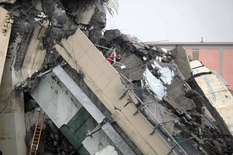 Las imágenes del desplome del puente en Génova