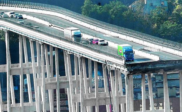 En «estado de shock» el camionero que se quedó a punto de caer al vacío