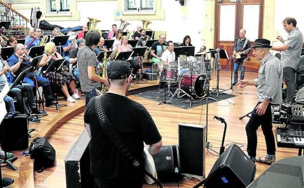 Doctor Deseo y su banda: «Será una noche mágica»