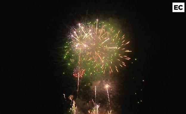 Los gallegos de la Pirotecnia Josman iluminan el cielo