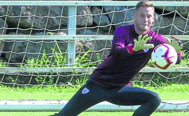 Álex Remiro presentará a principios de septiembre su demanda económica al Athletic