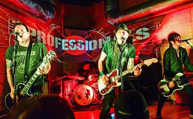 Uno de los Sex Pistols, de concierto en fiestas