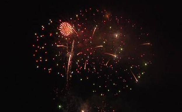 Pirotecnia del Mediterráneo llenó de color la noche bilbaína