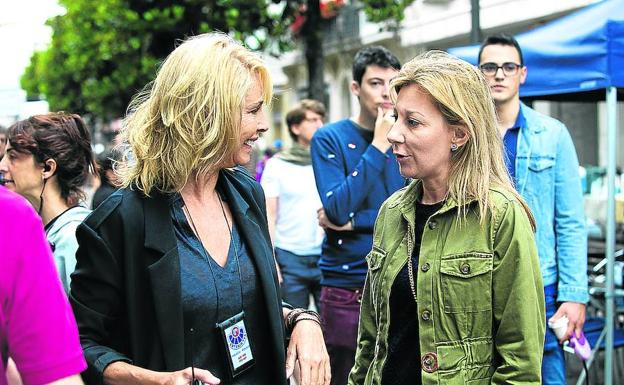 Los guías de la Catedral: «Antes preguntaban por Ken Follett, ahora por 'El silencio de la ciudad blanca'»