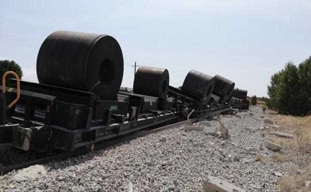 Descarrila en Burgos un tren que transportaba bobinas de acero desde Bilbao
