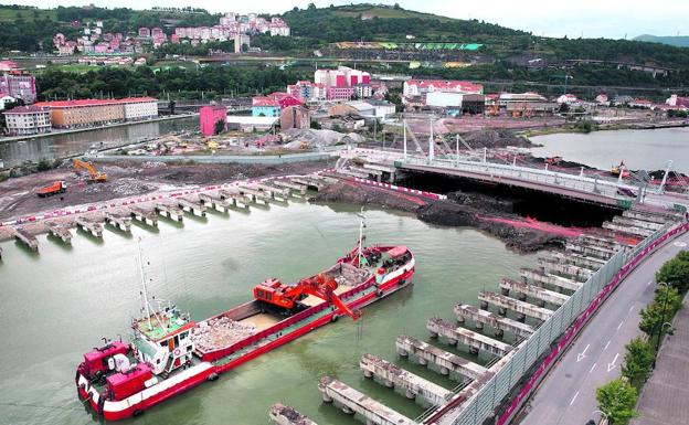 El agua de la ría pasará bajo el puente de Frank Gehry a finales de septiembre