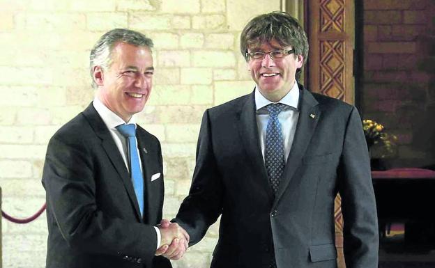 Urkullu se abre a reunirse con Puigdemont ante el malestar por su visita a Junqueras