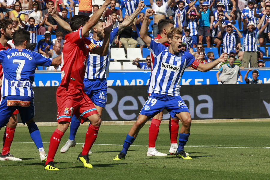 Dos goles invalidados y dos penaltis dudosos. Las jugadas polémicas del Alavés-Espanyol