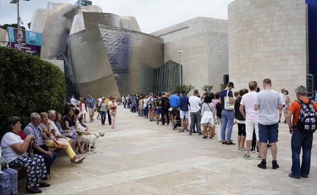 El Guggenheim logra su récord de verano con 445.000 personas