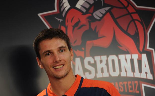 Matt Janning quiere demostrar que es el mejor bombardero de la ACB