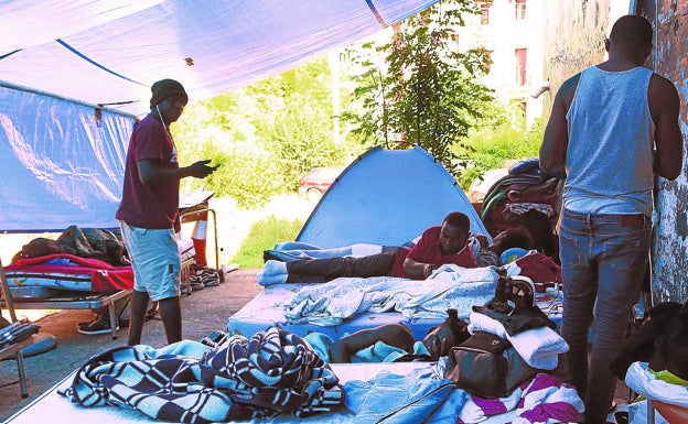 El Gobierno vasco devolverá la tarjeta sanitaria a 15.000 inmigrantes