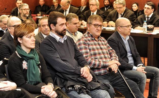 La oposición pide al PNV de Vitoria que suspenda el contrato para ampliar Miñano salpicado por el 'caso De Miguel'