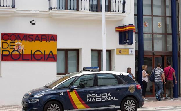 Dos agentes abaten en Estepona a una persona que respondió con disparos al intentar ser detenida