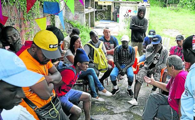 Cruz Roja ha atendido a 5.450 migrantes este verano en Euskadi y prevé que «siga» el flujo