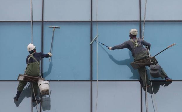 Las horas extra, en máximos de la última década