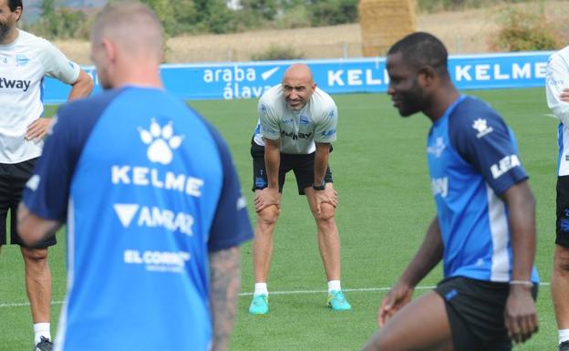 Calleri y Brasanac se estrenan en la convocatoria del Alavés