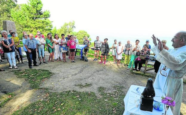'Guardianes de la Amatxu' en Gaztelugatxe