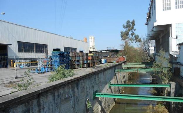 Comienzan las obras en el río Asua para reducir el riesgo de inundaciones en Sondika